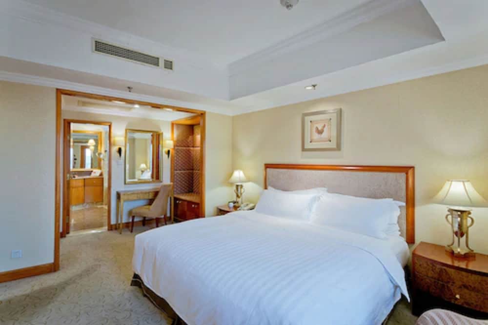 Crowne Plaza QINGDAO by IHG — 1
