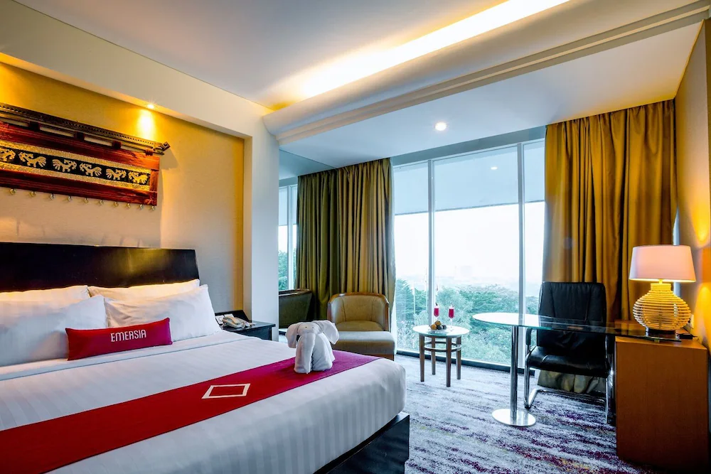 Emersia Hotel & Resort — 1