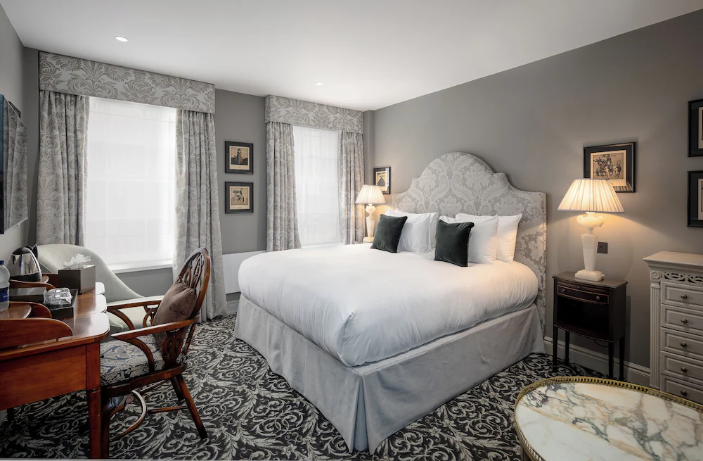 Searcys — 3
