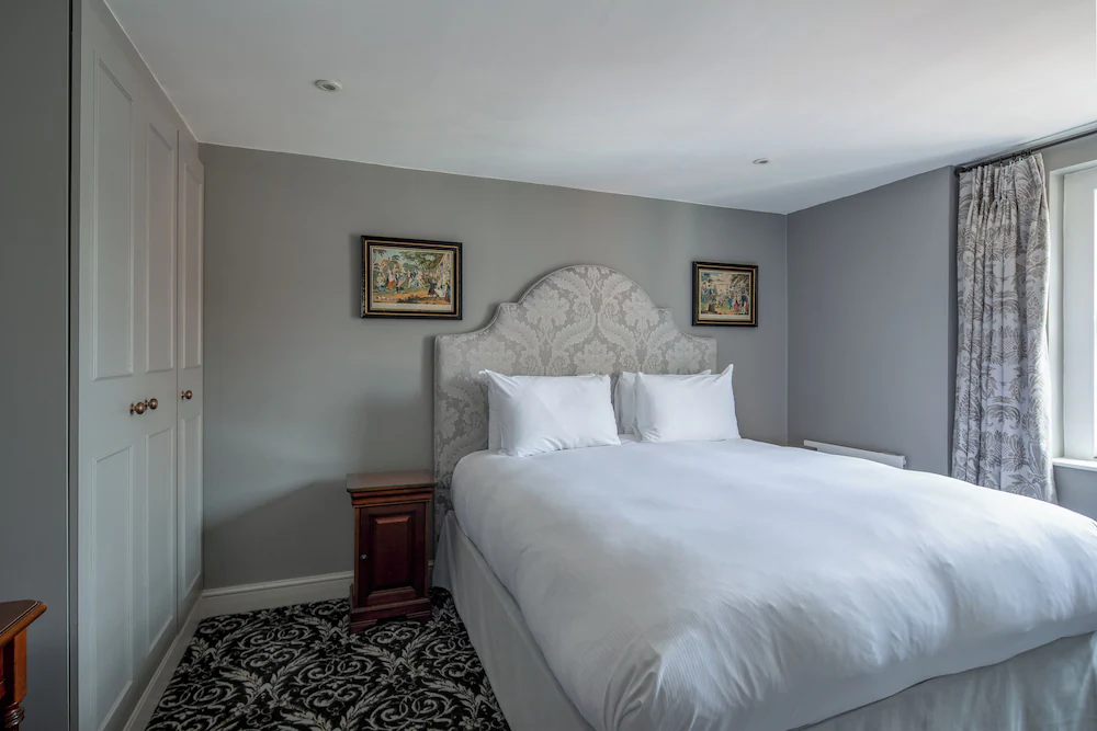 Searcys — 6