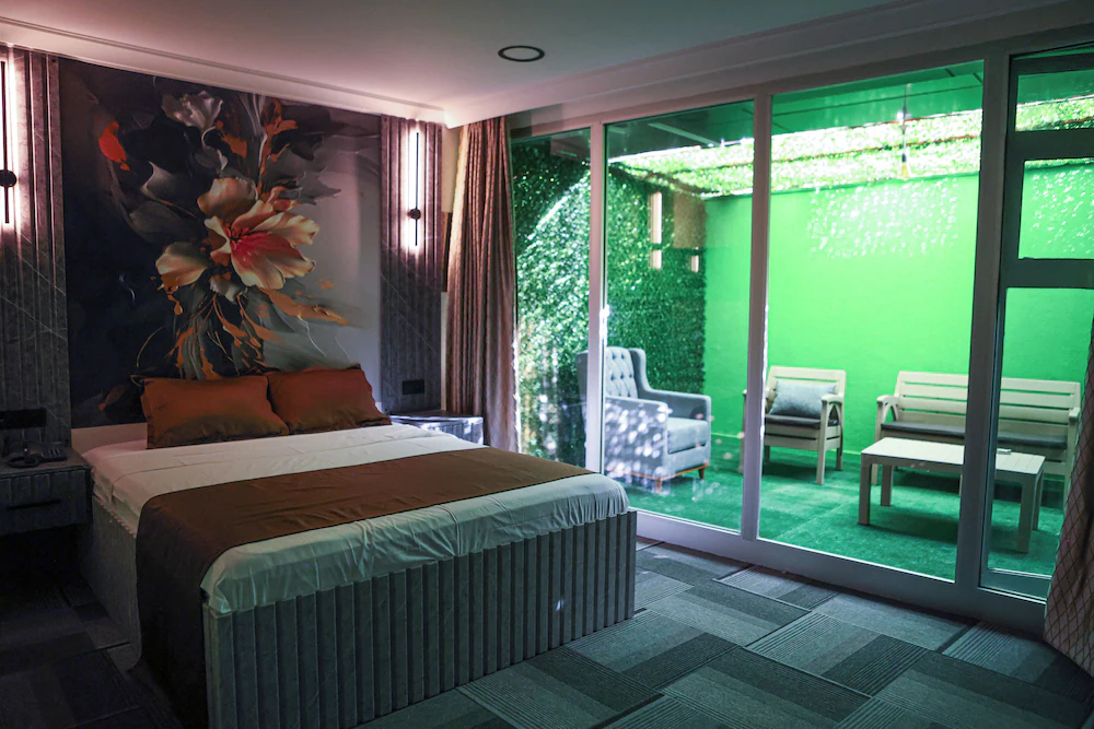 City Night Suites&Hotels — 4