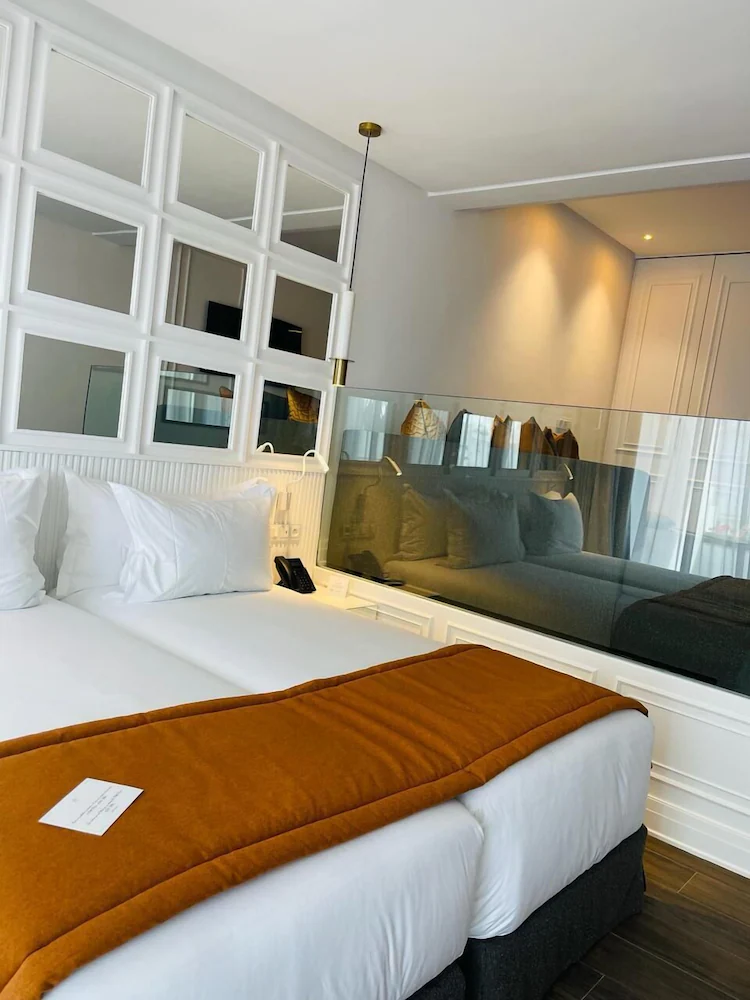 Petit Palace Suites Hotel (Adults Only) — 1