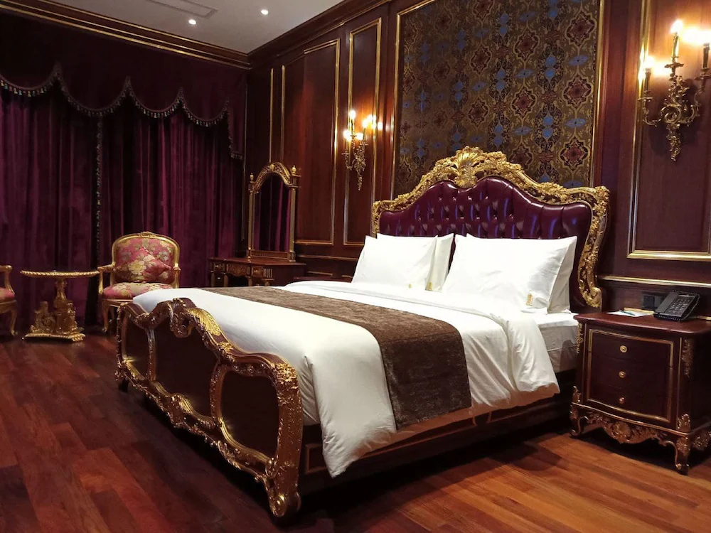 V V Hotel Battambang — 5