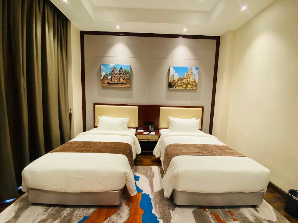 V V Hotel Battambang — 2