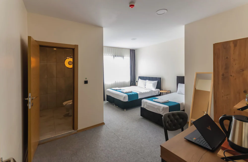 New Garden Airport Hotel — 3