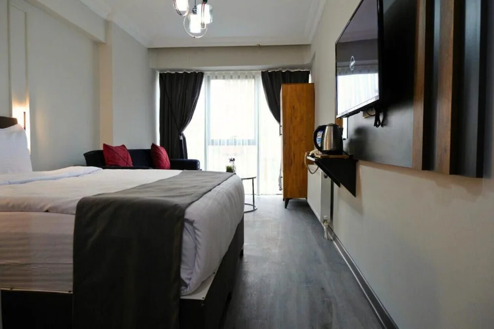 Liza Suit Hotel — 1