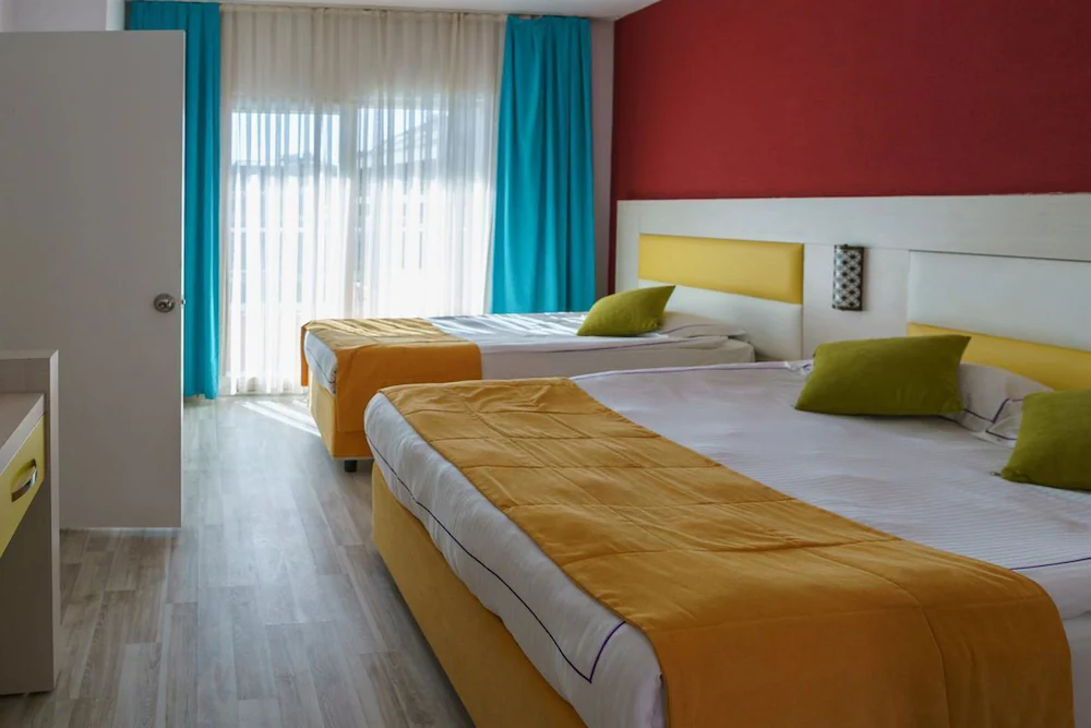 The Colours Side Hotel — 2