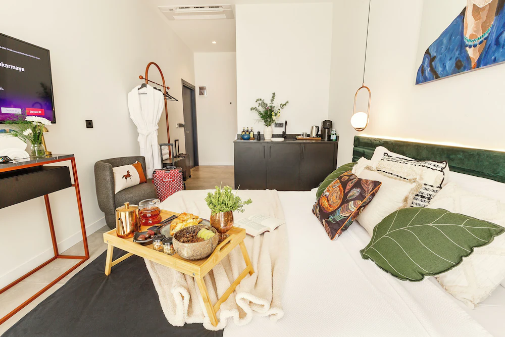 Dior Living Boutique Hotel — 2
