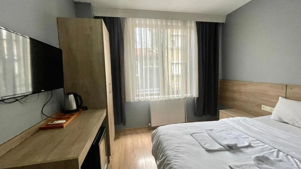Rozza Hotel — 2