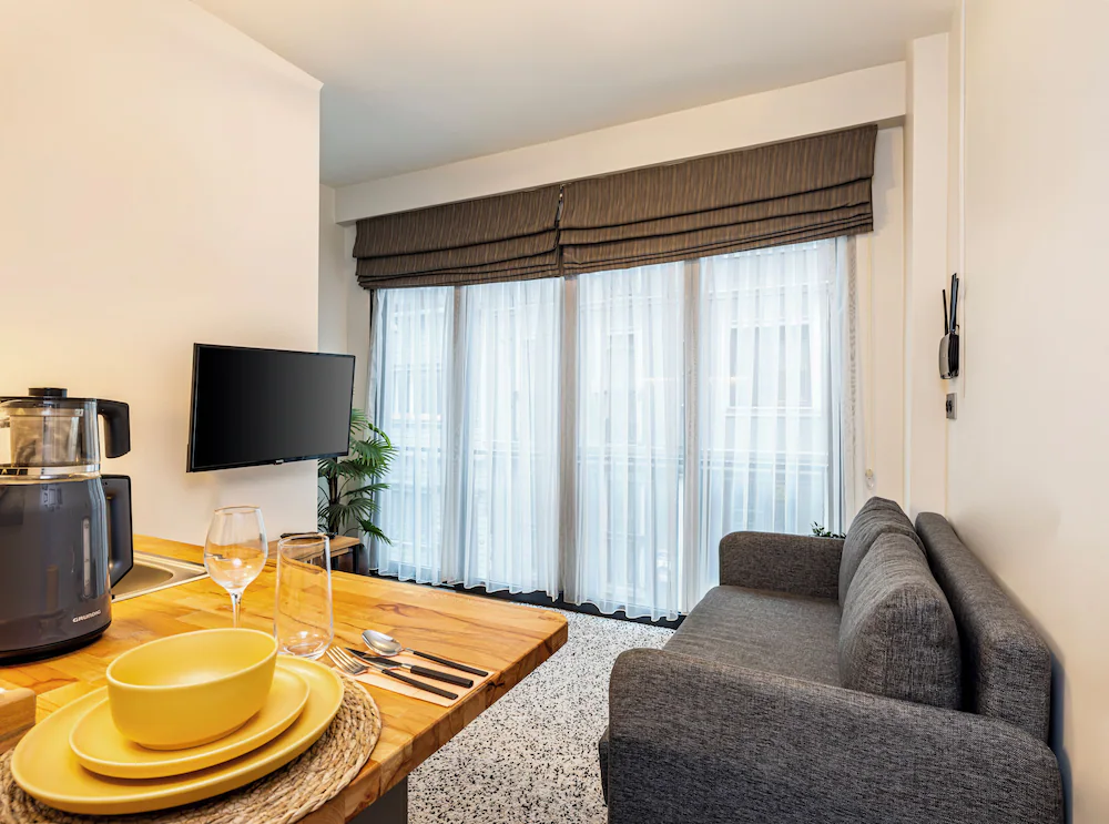 Primera Suite — 1