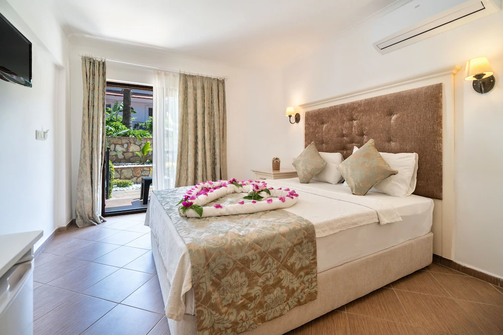 Ata Lagoon Beach Hotel (Adults Only) — 1