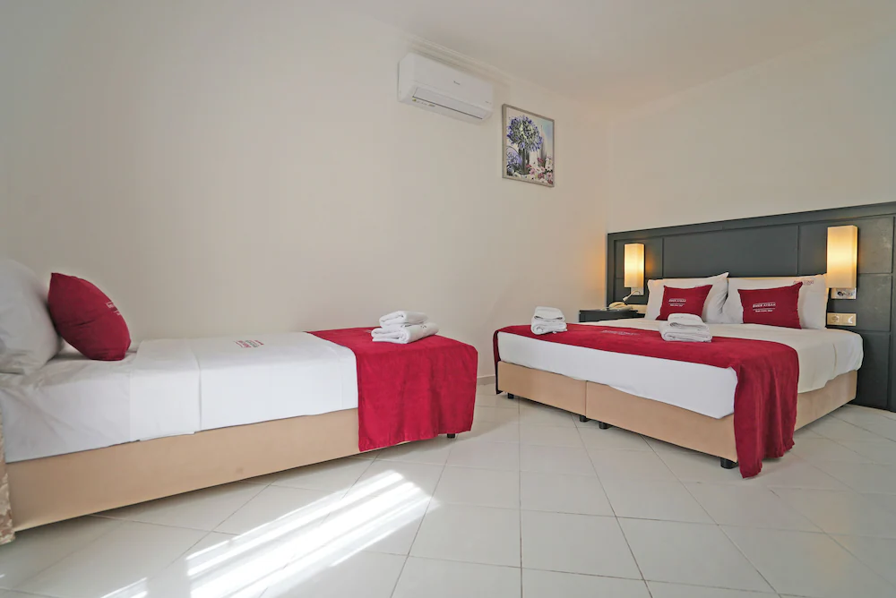 Omer Aybak Beach Hotel — 2