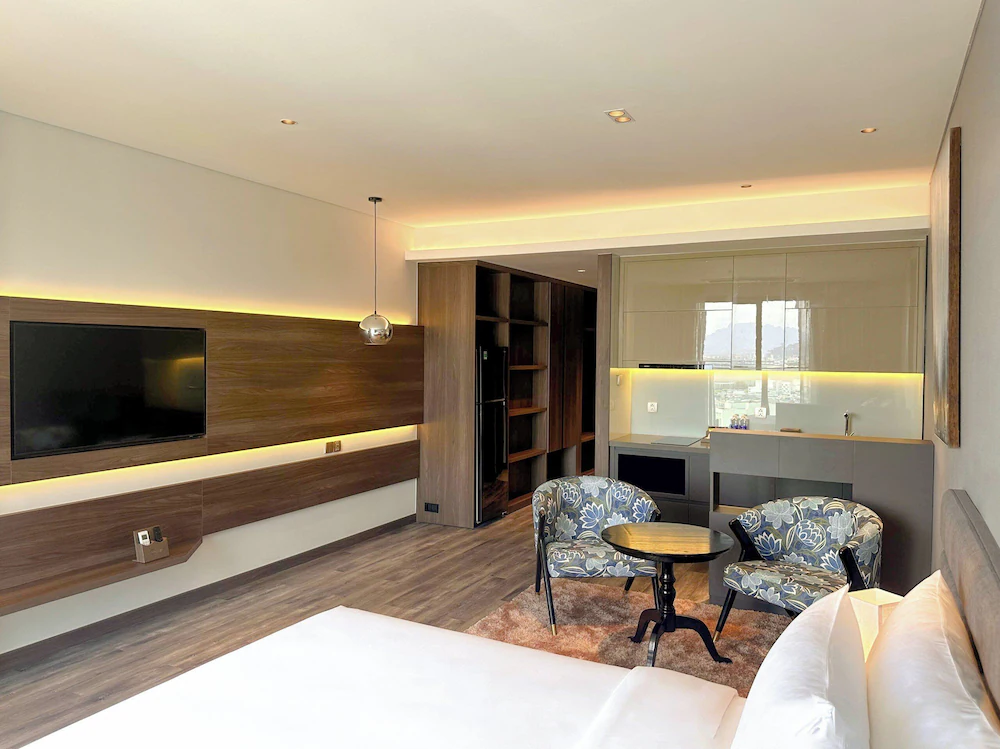 Centre Point Danang Hotel & Residence — 6