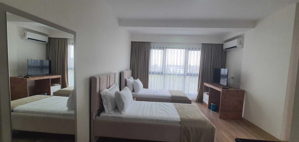 Petra Port Hotel — 5
