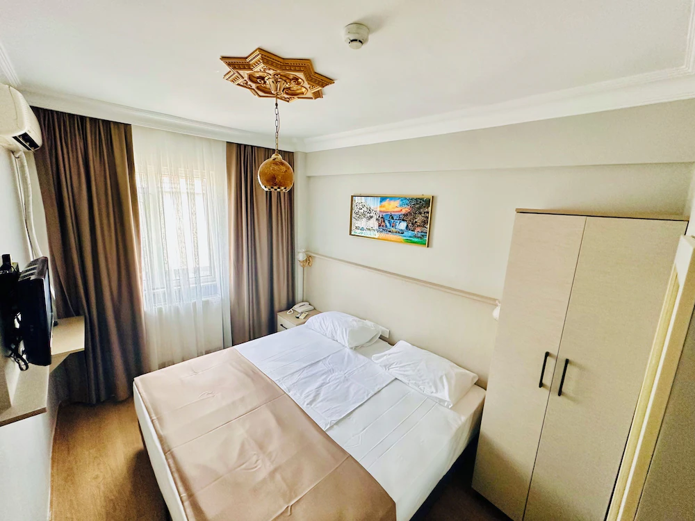 Crowned Exclusive Hotel — 4