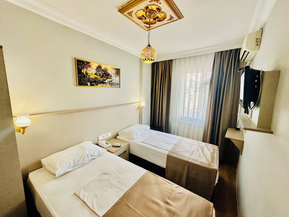 Crowned Exclusive Hotel — 3