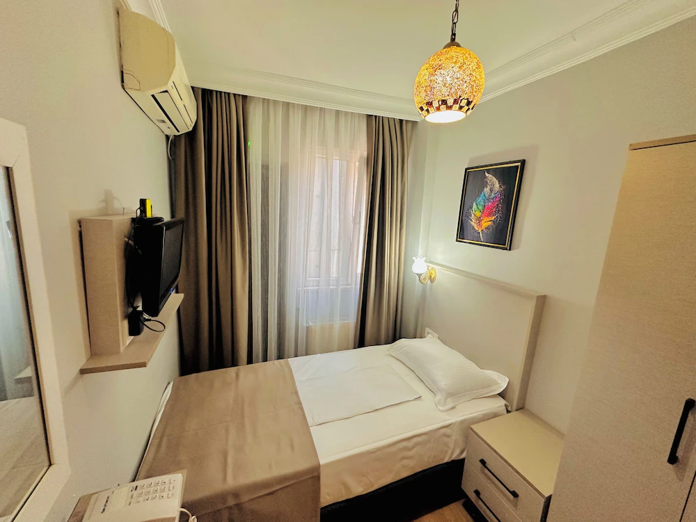 Crowned Exclusive Hotel — 2
