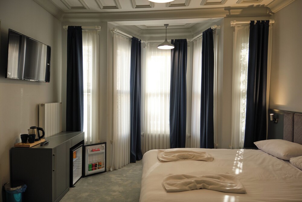 Lighthouse Hotel — 2