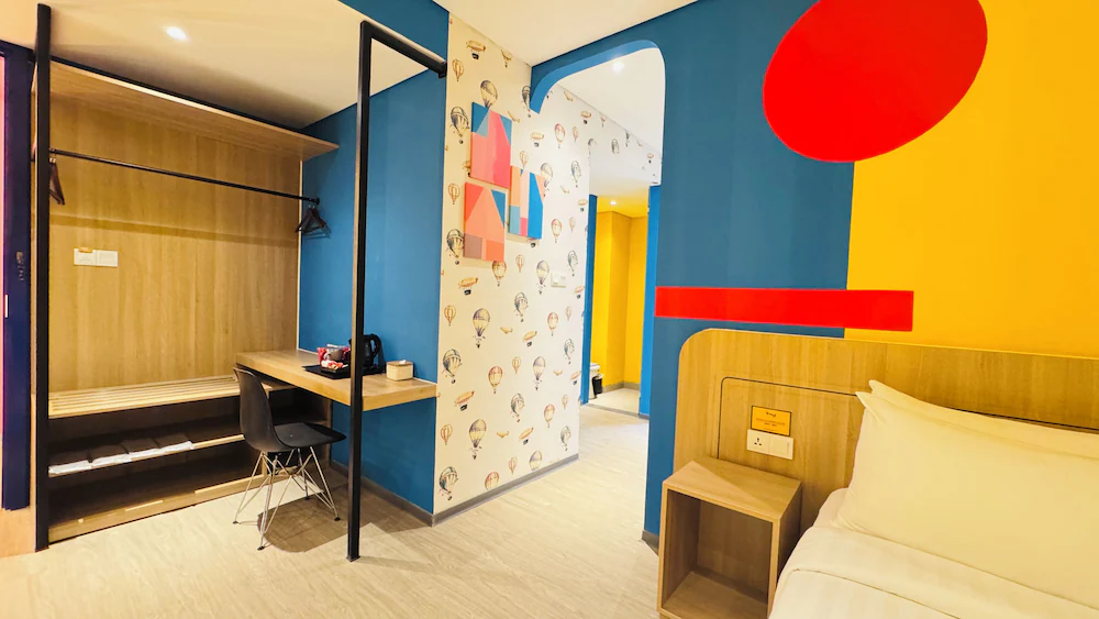Yellow Bee Resort Cililitan — 5