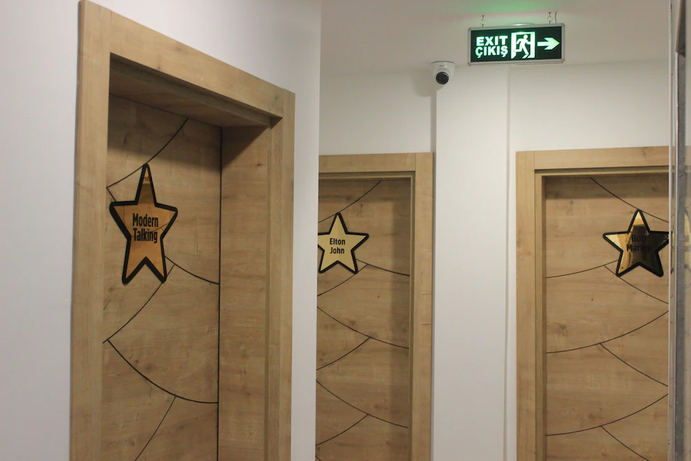 Retro Star Suites — 1