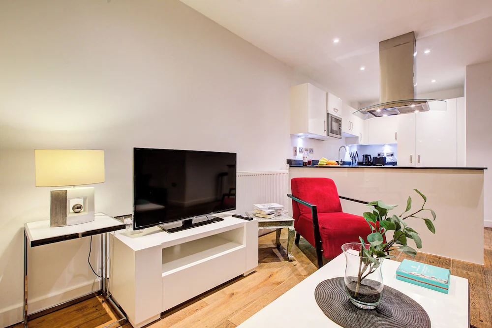 Hybrid Resi - Greenwich — 3