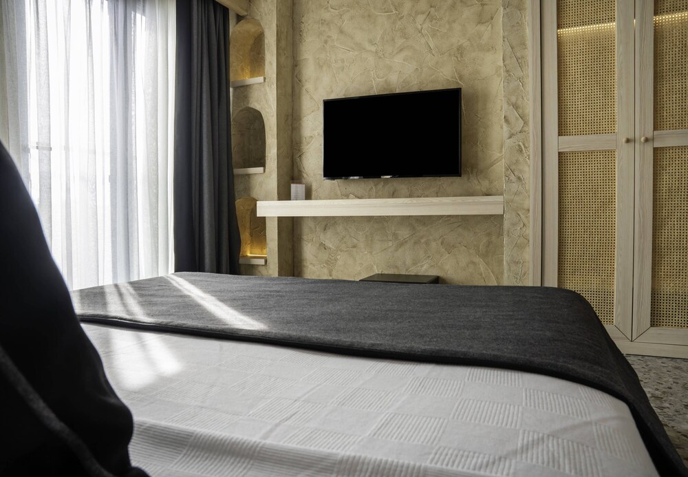 Lucky Monkey Midi Hotel — 3