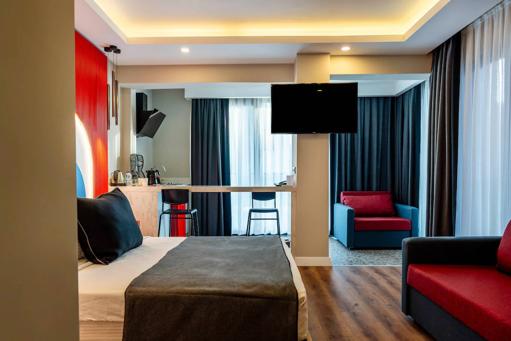Lucky Monkey Midi Hotel — 2