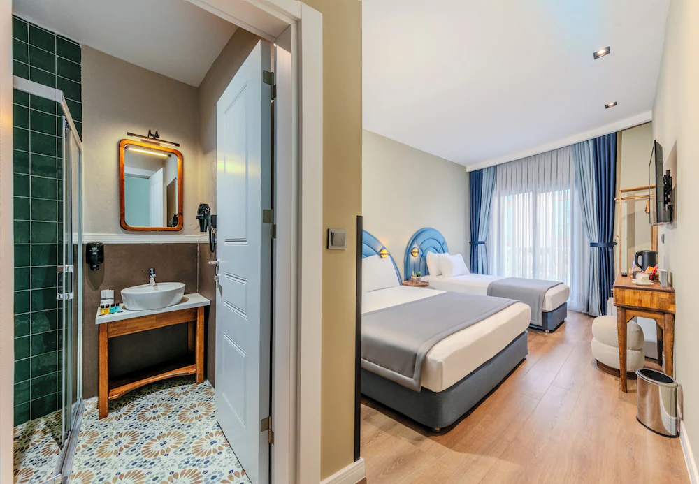 Nenessa Airport Hotel — 6
