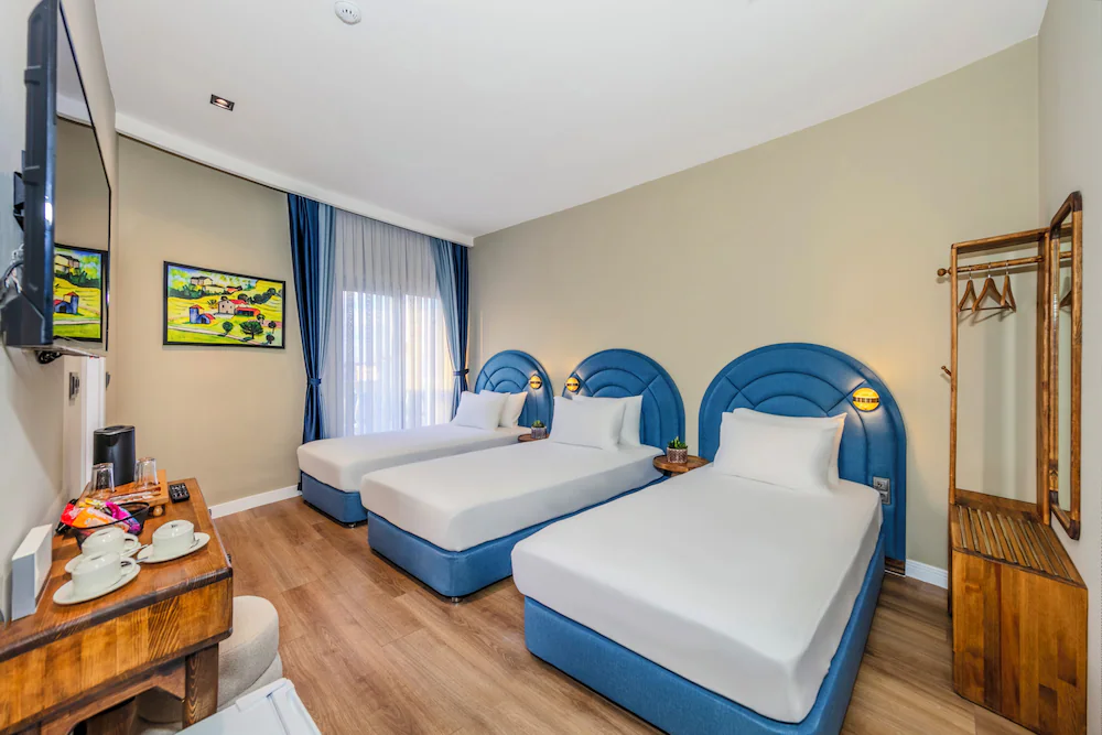Nenessa Airport Hotel — 4