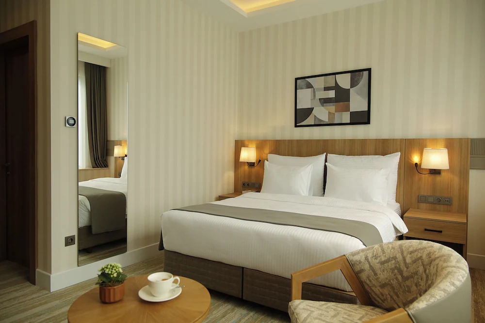 Tress Hotel — 2