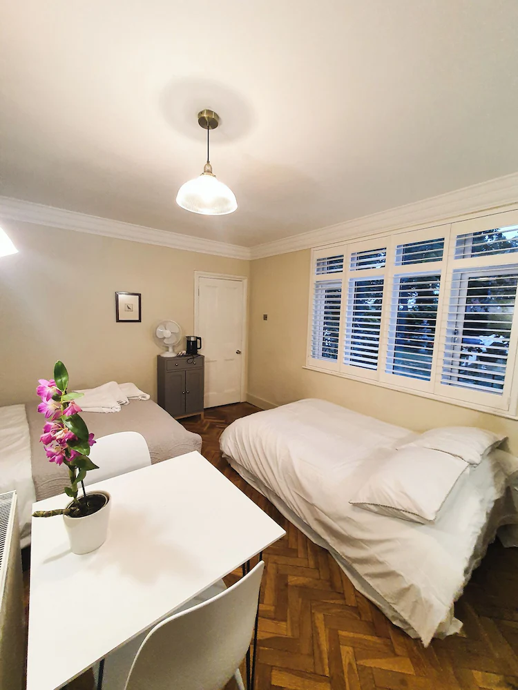 The Lodge Stanwell — 4
