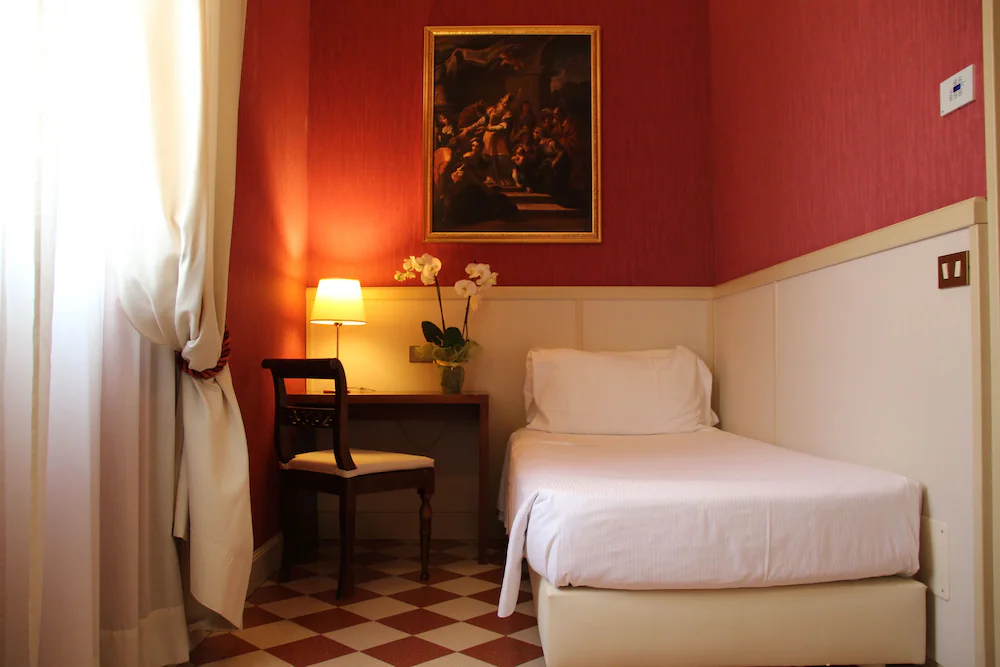 DNB House Hotel — 5