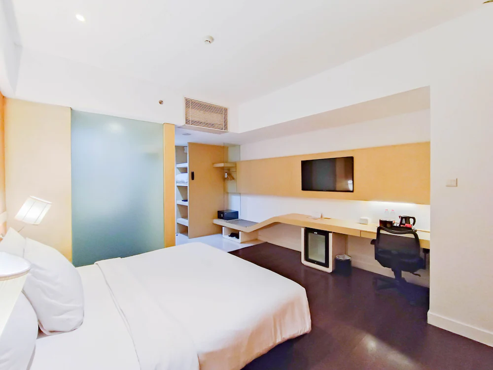 Brits Hotel Karawang — 3