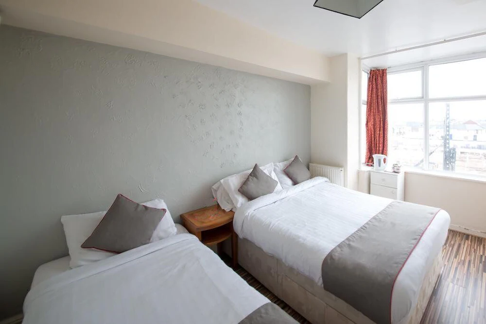 The Hollingdales Hotel — 3