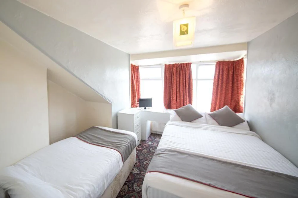 The Hollingdales Hotel — 5