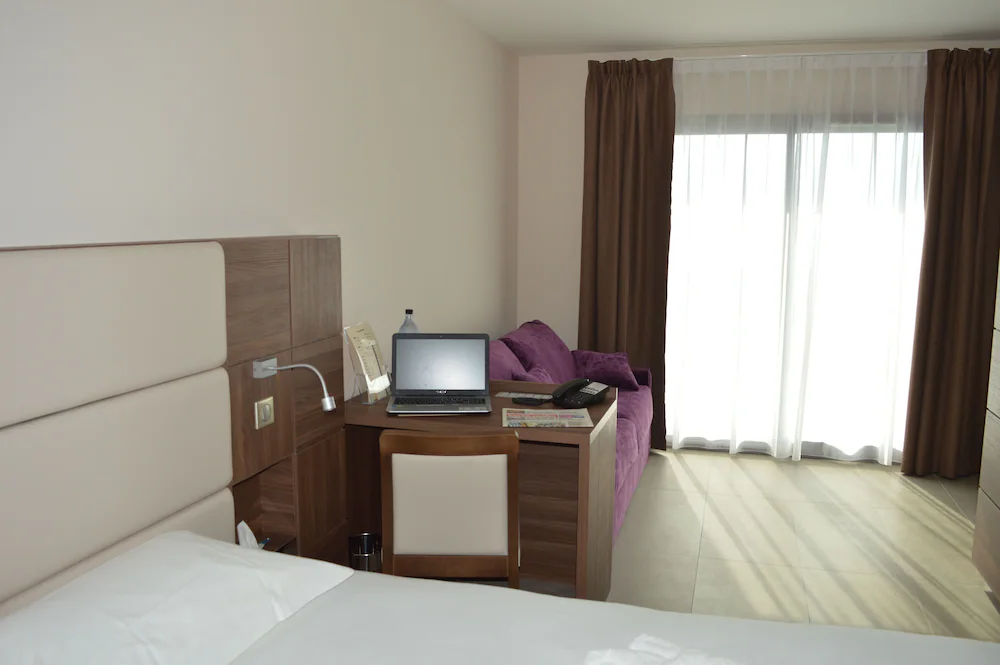 Hôtel Port Toga — 8