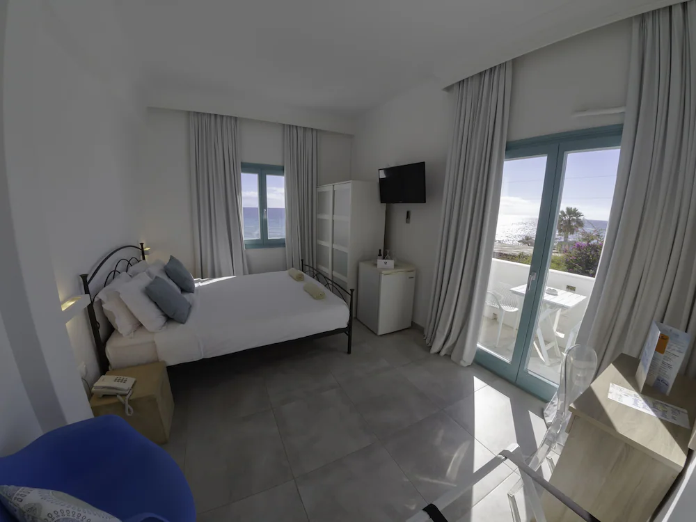 Amaryllis Beach Hotel — 4