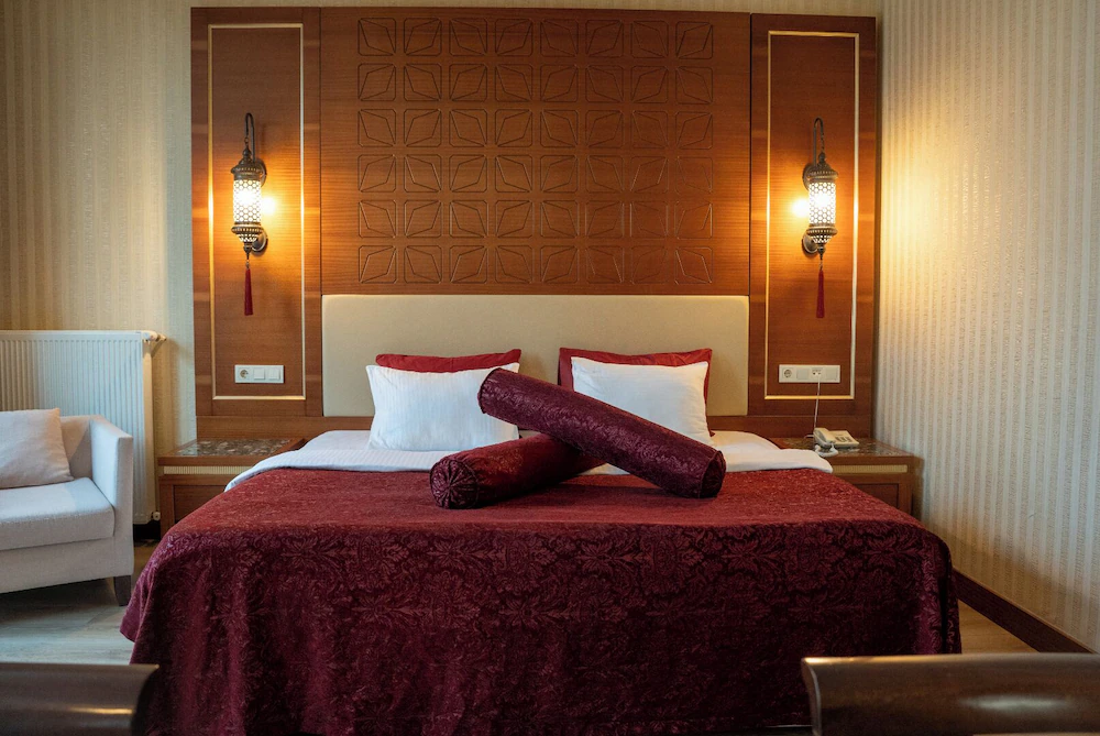 Kronos Hotel — 2