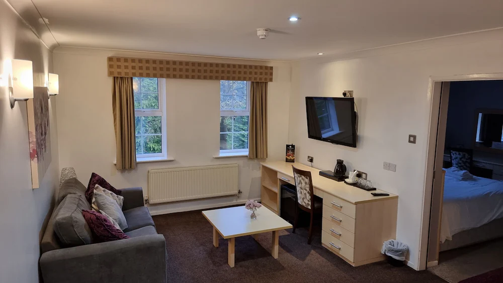 The Avenue Hotel — 5