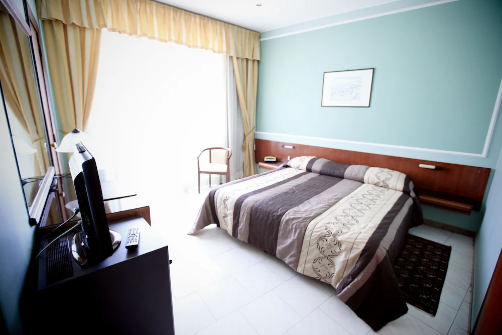 Hotel Continental — 2