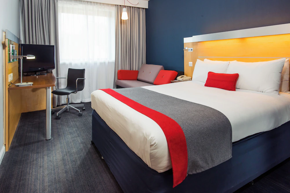 Holiday Inn Express Stevenage by IHG — 4