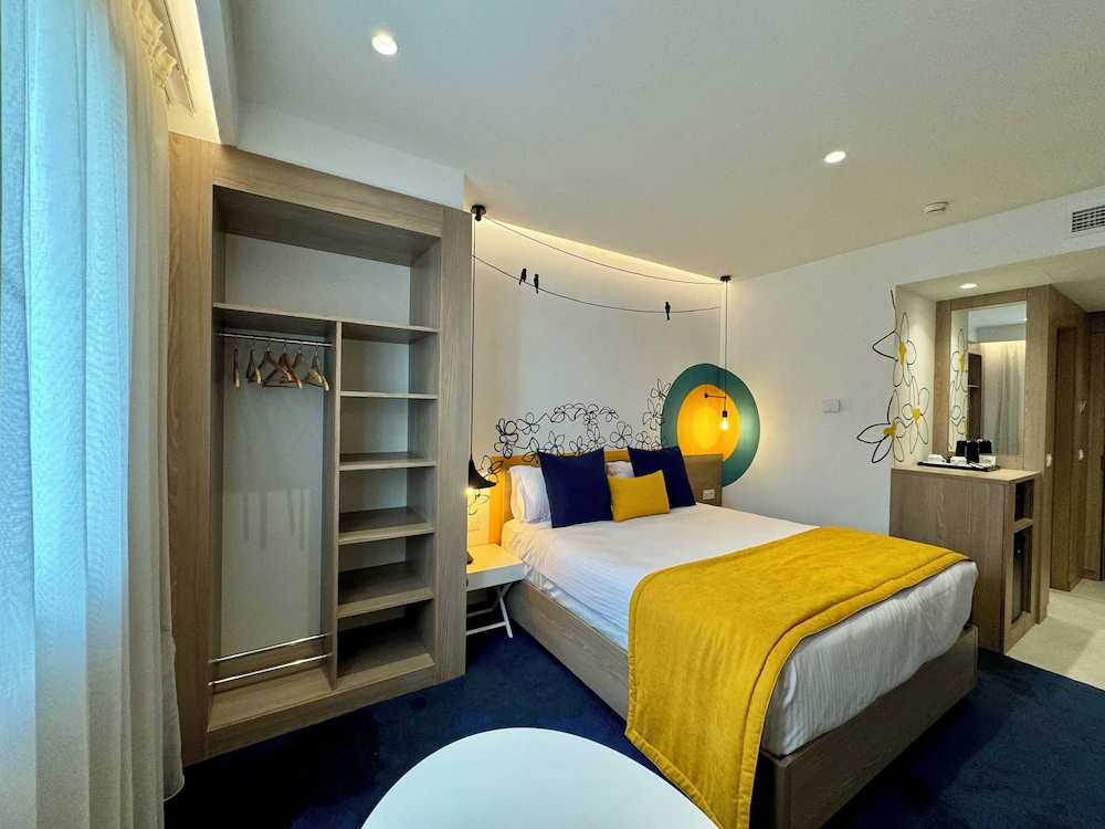 Hotel Carlton — 2