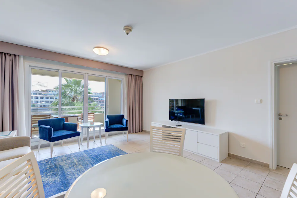 Copthorne Lakeview Hotel, Green Community — 4