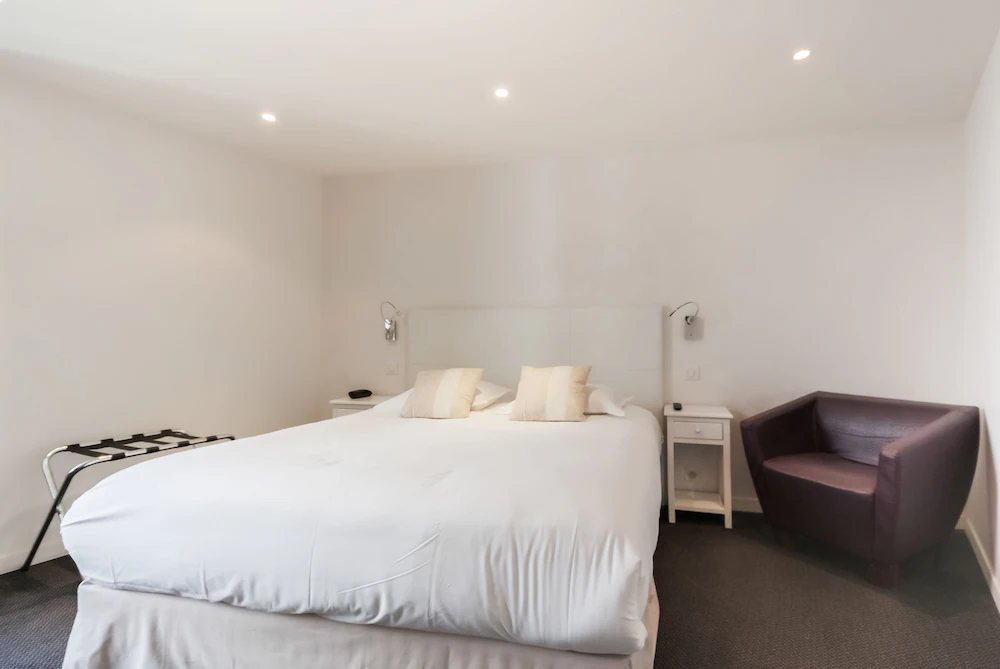 Central Hotel — 4