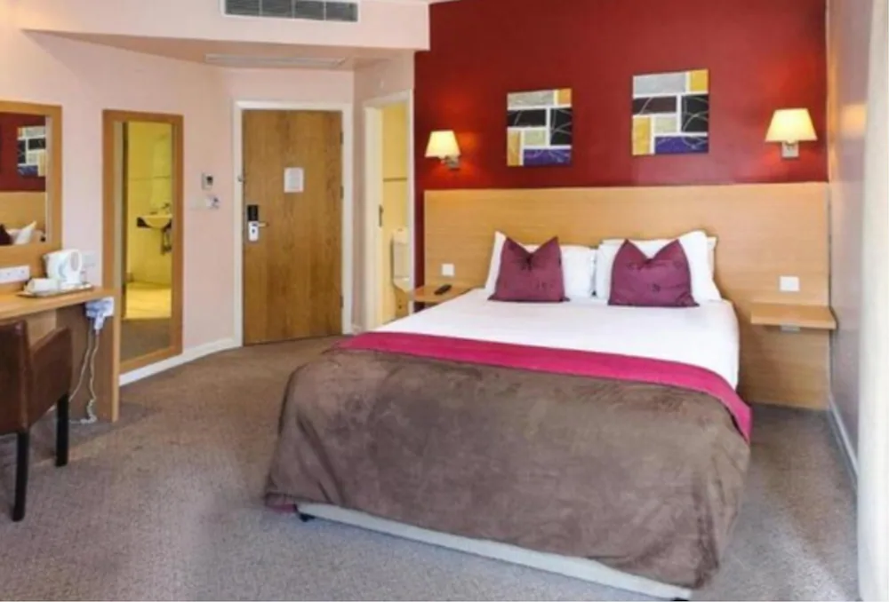 Oyo Luton Hotel — 3