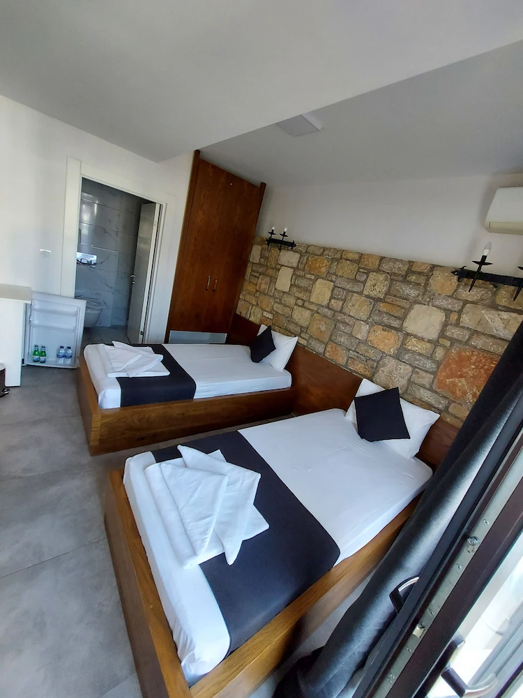 Wb Weekend Otel — 2