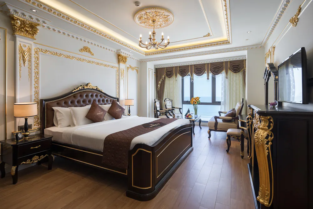 Monarque Hotel — 7