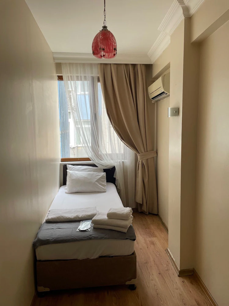 Kadikoy Port Hotel — 1