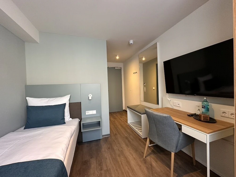 Hotel SCHöne Aussicht, Stilvoll modern, direkt am Rüstersieler Hafen — 4