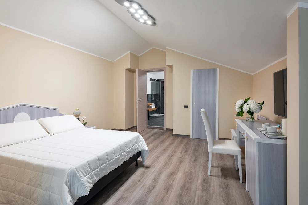 Rivoli Hotel — 5
